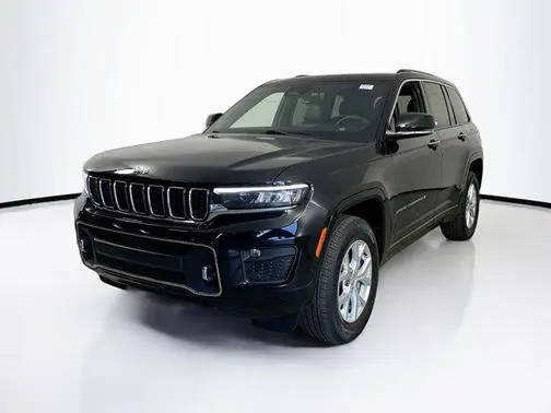 2023 Jeep Grand Cherokee Overland RWD photo