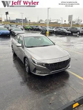 2023 Hyundai Elantra Limited FWD photo