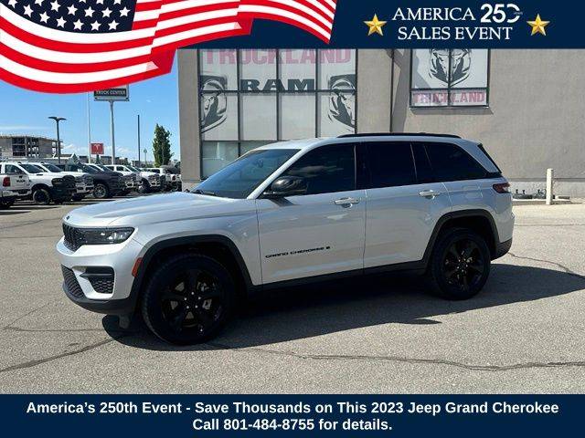 2023 Jeep Grand Cherokee Altitude 4WD photo