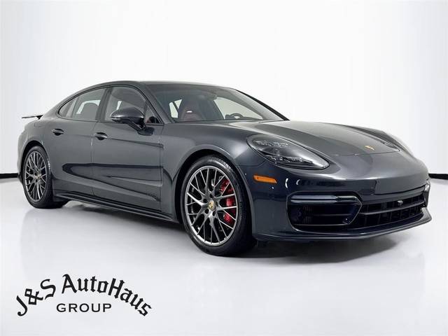 2023 Porsche Panamera GTS AWD photo