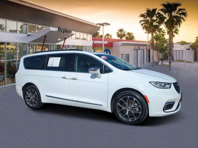 2022 Chrysler Pacifica Minivan Limited AWD photo