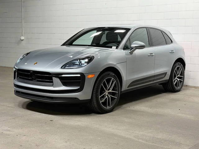 2023 Porsche Macan  AWD photo