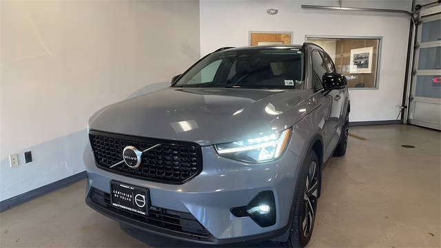 2023 Volvo XC40 Plus Dark Theme AWD photo