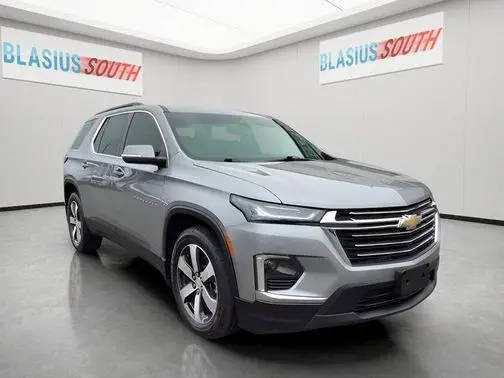 2023 Chevrolet Traverse LT Leather AWD photo