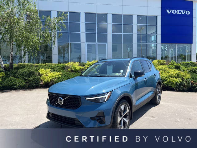 2023 Volvo XC40 Plus Dark Theme AWD photo