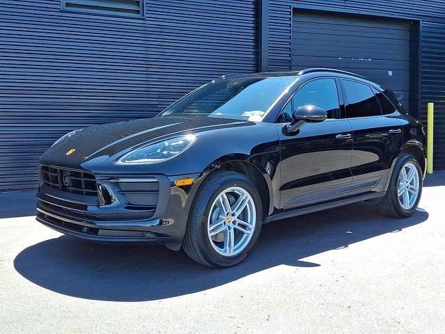 2023 Porsche Macan  AWD photo