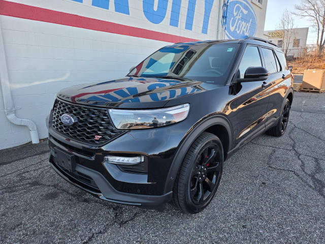 2022 Ford Explorer ST 4WD photo