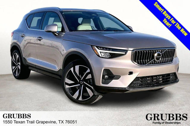 2023 Volvo XC40 Plus Bright Theme FWD photo