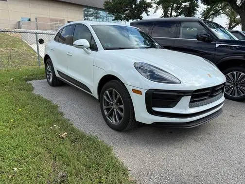 2023 Porsche Macan AWD photo