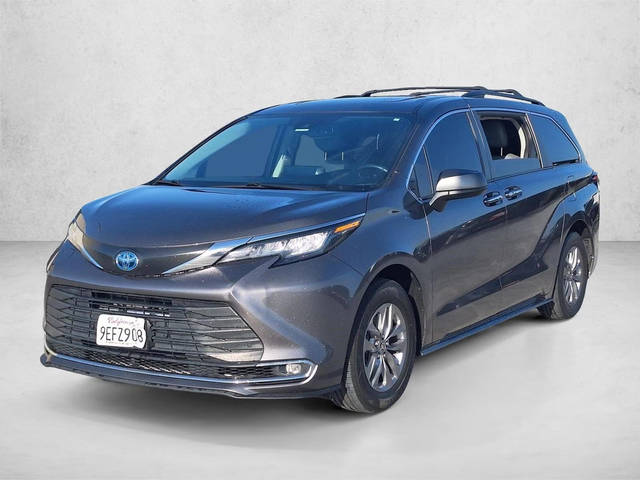 2023 Toyota Sienna XLE FWD photo