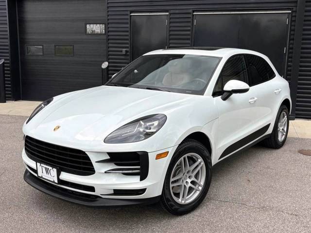 2020 Porsche Macan  AWD photo