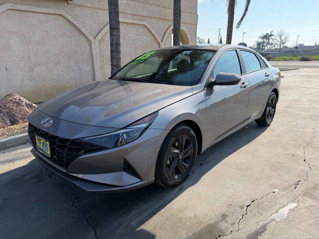 2023 Hyundai Elantra SEL FWD photo