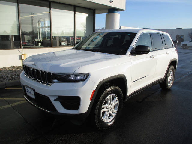 2023 Jeep Grand Cherokee Laredo 4WD photo