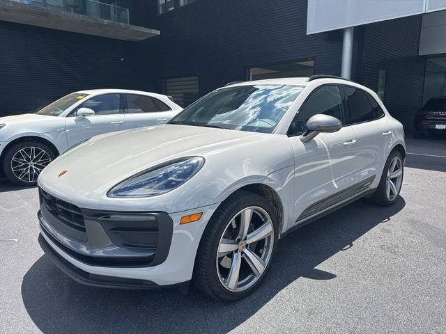 2023 Porsche Macan  AWD photo