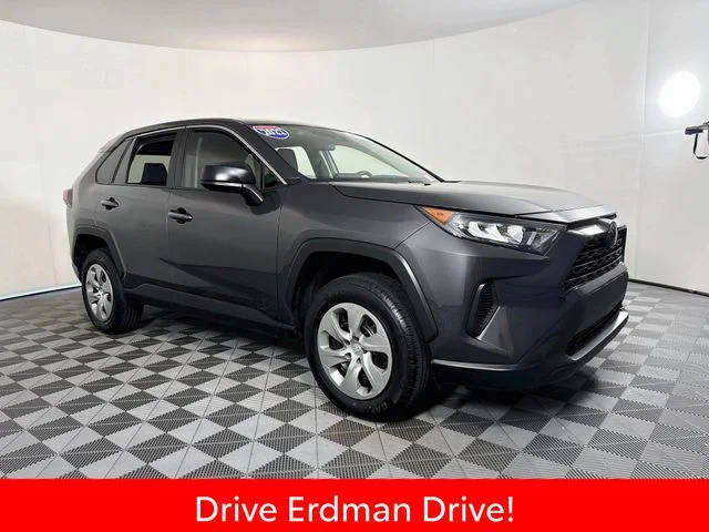 2022 Toyota RAV4 LE FWD photo