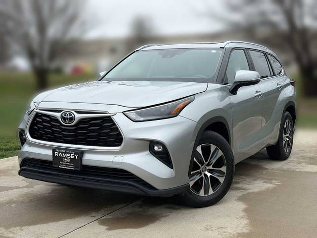 2023 Toyota Highlander XLE FWD photo