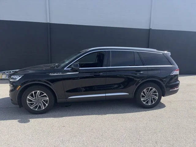 2023 Lincoln Aviator Livery AWD photo