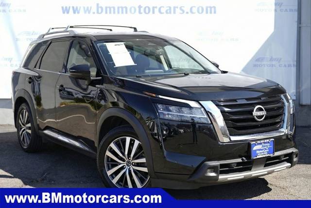 2022 Nissan Pathfinder Platinum 4WD photo