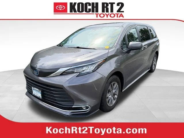 2023 Toyota Sienna XLE AWD photo