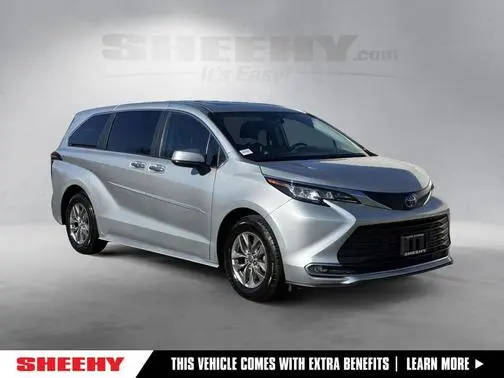 2023 Toyota Sienna XLE FWD photo