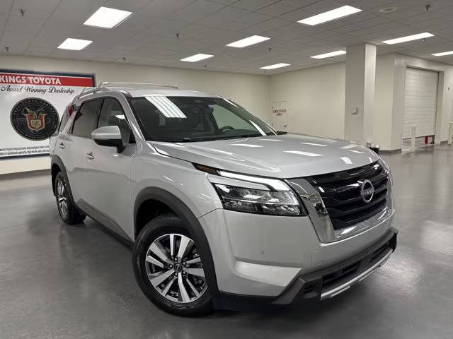 2023 Nissan Pathfinder SL 4WD photo