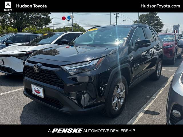 2022 Toyota RAV4 XLE AWD photo