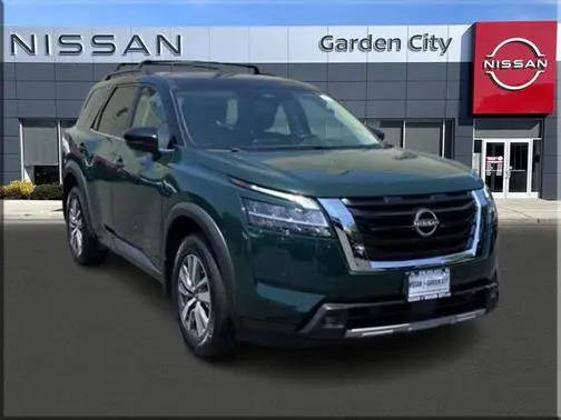 2022 Nissan Pathfinder SL 4WD photo