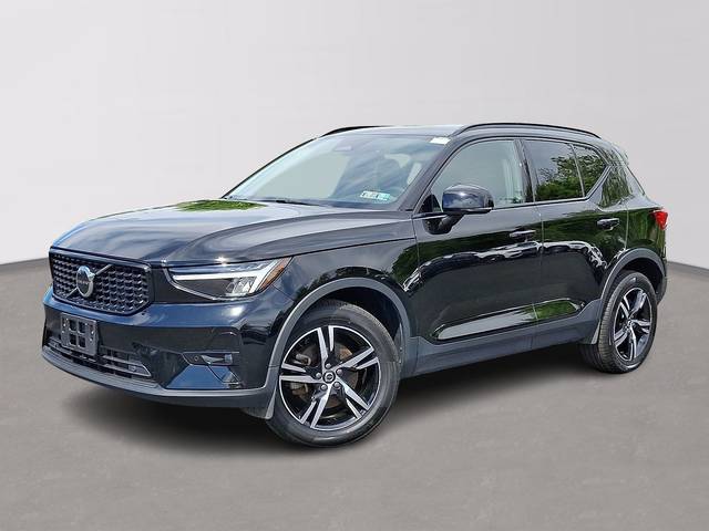 2023 Volvo XC40 Plus Dark Theme AWD photo