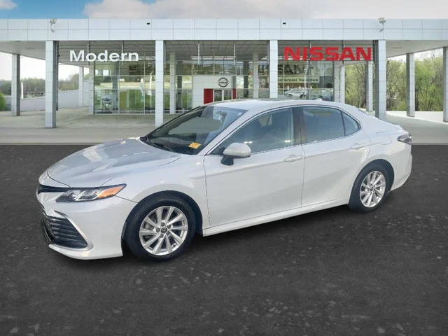 2023 Toyota Camry LE FWD photo