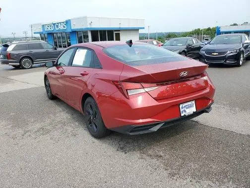 2023 Hyundai Elantra SEL FWD photo
