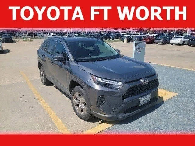 2022 Toyota RAV4 XLE FWD photo