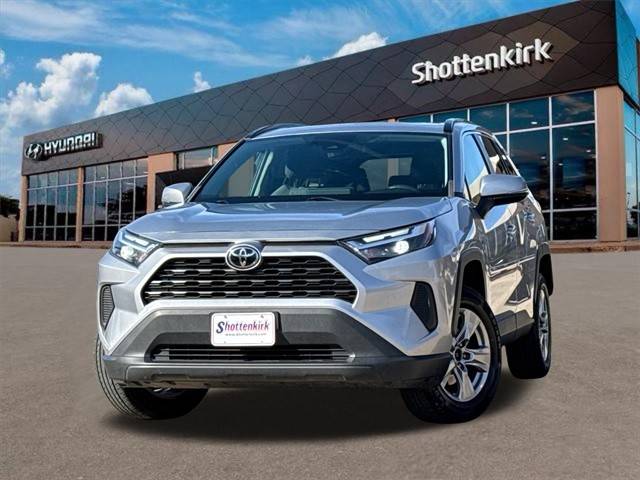 2022 Toyota RAV4 XLE AWD photo