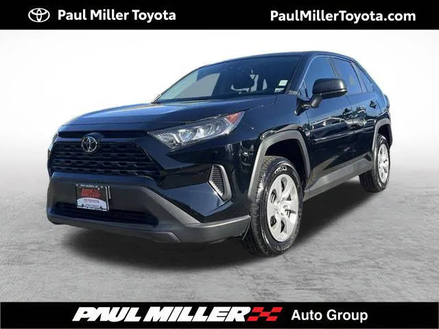 2022 Toyota RAV4 LE AWD photo