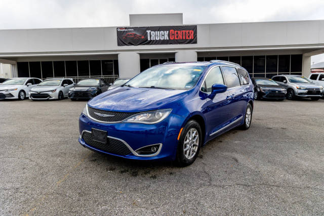 2020 Chrysler Pacifica Minivan Touring L FWD photo