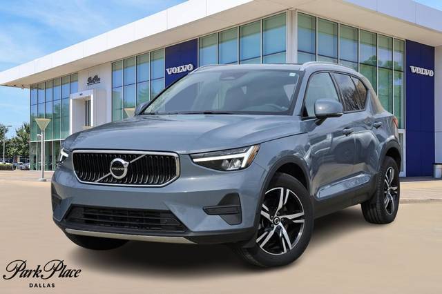 2023 Volvo XC40 Core AWD photo