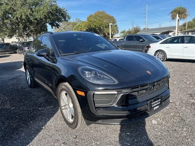 2023 Porsche Macan AWD photo