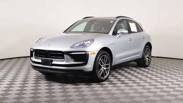 2023 Porsche Macan  AWD photo