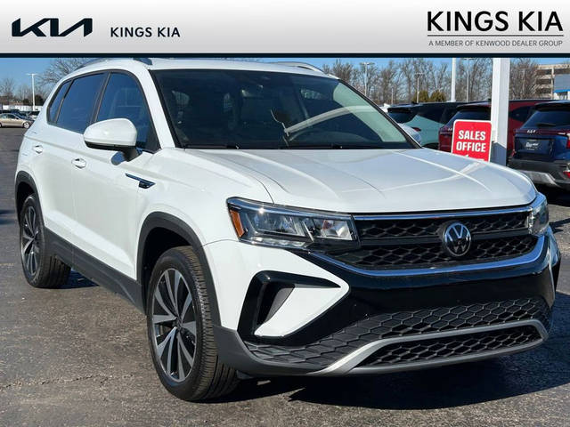 2023 Volkswagen Taos SE AWD photo