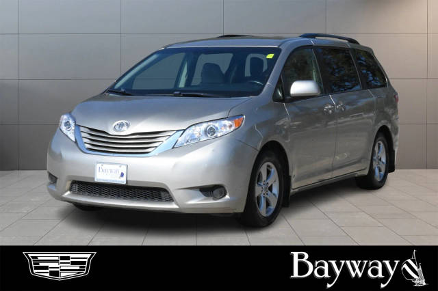 2015 Toyota Sienna LE FWD photo