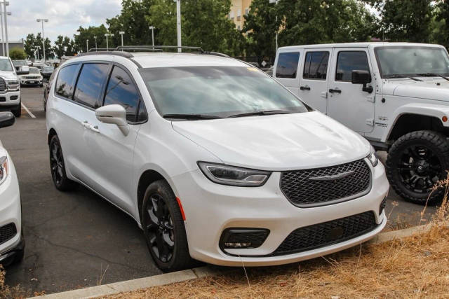 2022 Chrysler Pacifica Minivan Touring L AWD photo