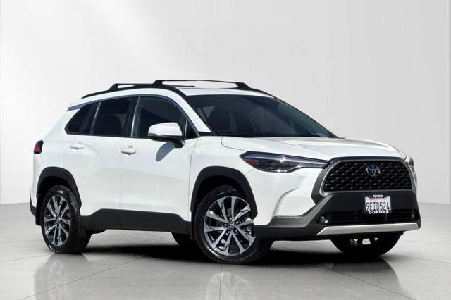 2022 Toyota Corolla Cross XLE FWD photo