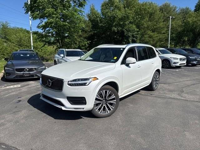 2022 Volvo XC90 Momentum AWD photo