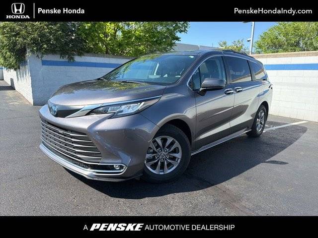 2023 Toyota Sienna XLE FWD photo
