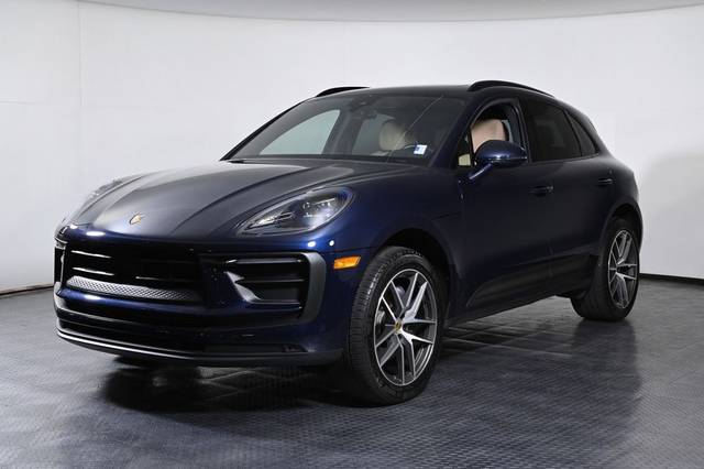 2023 Porsche Macan AWD photo