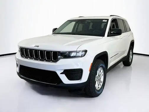 2023 Jeep Grand Cherokee Laredo 4WD photo