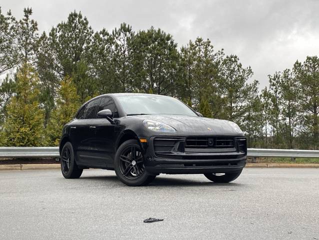 2023 Porsche Macan AWD photo