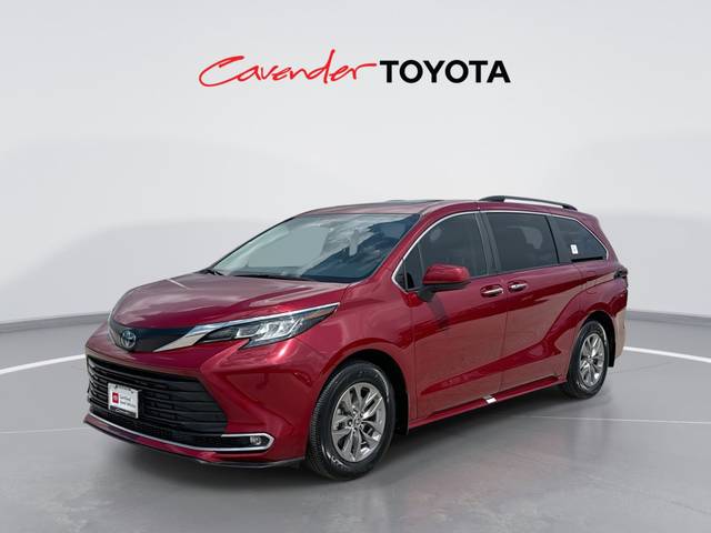 2023 Toyota Sienna XLE FWD photo