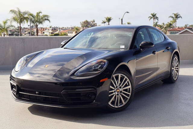2023 Porsche Panamera Platinum Edition RWD photo