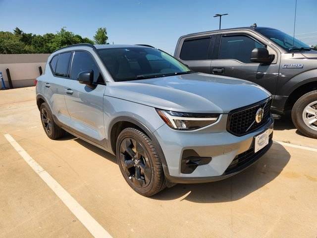 2023 Volvo XC40 Plus Dark Theme AWD photo