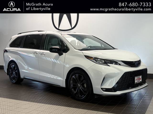 2023 Toyota Sienna XSE FWD photo